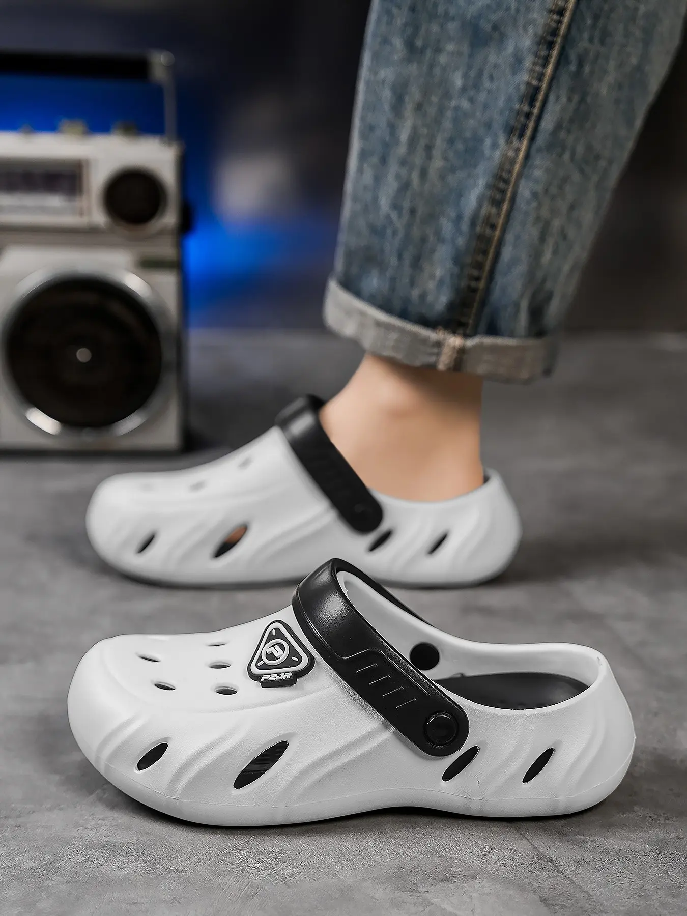 Unisex All-Season Asymmetrical Garden Shoes, Comfortable Casual Eva Material Design, Textured Design Clogs, Durable One-Piece Slip-Ons for Daily Wear & Outdoor Activities