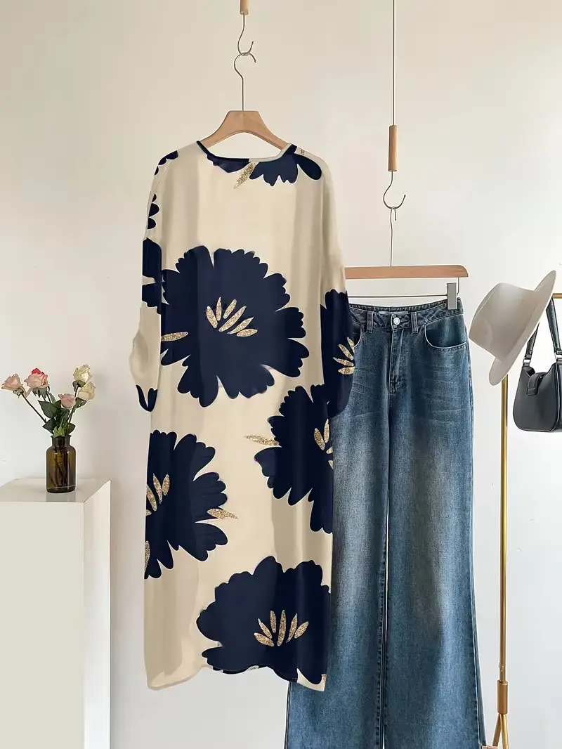 Plus-size women's cardigan with Japanese-style sleeves, featuring a striking floral print—a casual, mid-length style.