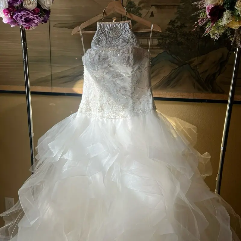 Lace Tulle Wedding Dress - Beautiful Lace Design, Comfortable Fit, Ideal for that special day!