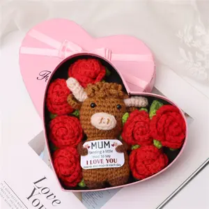 Perfect Mother's Day Valentine's Day Gift Set, Handmade Yarn Rose Flowers & Highland Cow Dolls, Cozy Home Decor, Best Friend Small Present, Mom Gifts Set, Perfect Gift Bundle