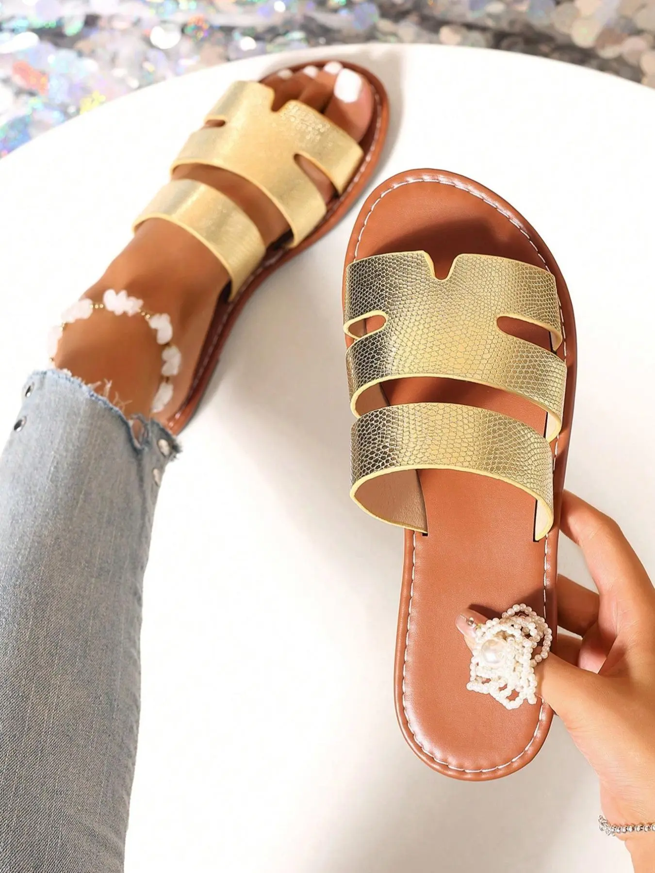Women's Fashionable Glittering Double Band Slides, Trendy Sandals, Casual Comfortable Flat Boho Style Sandals for Beach, Outdoor, Daily Wear, Walking Shoes, Fashionable Footwear