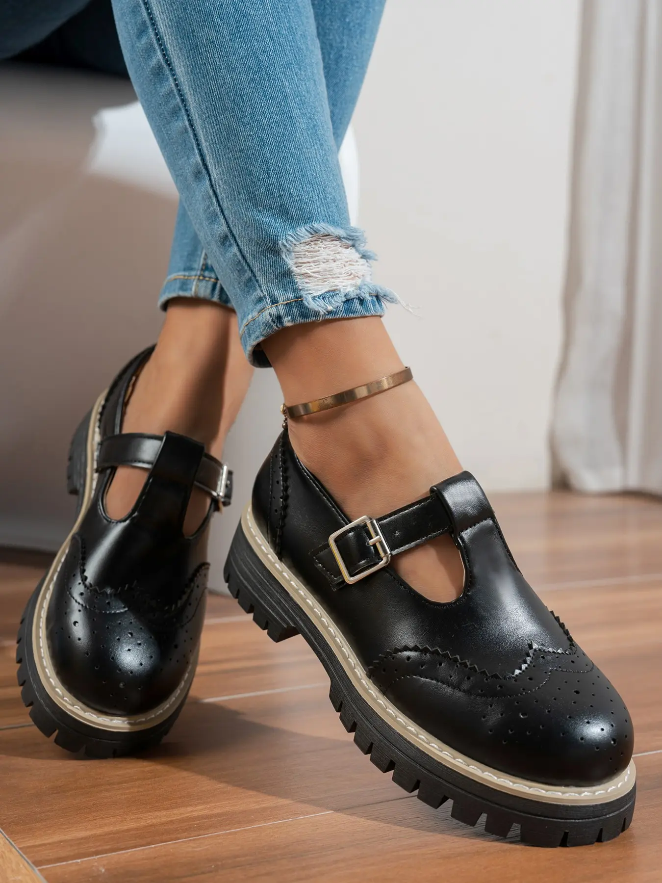 Women's Thick Sole Mary Jane Shoes, Vintage British Style, Breathable Carved Design, 4 Cm Invisible Height Increase, Adjustable Velcro, Adjustable Mary Janes