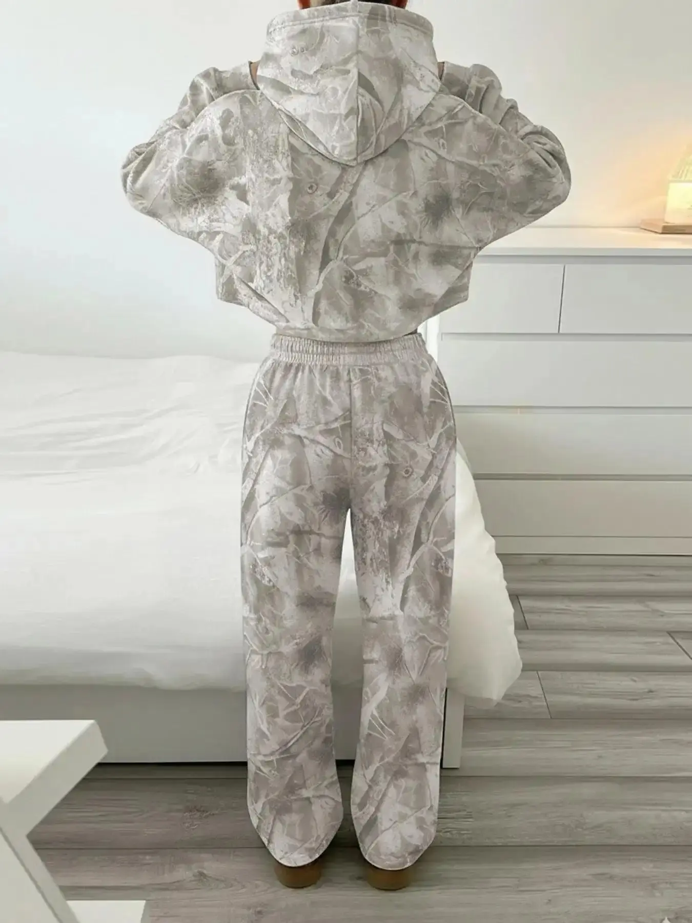 Women's Casual Fitted Two-Piece Set, Hooded Sweatshirt & Drawstring Pants, Light Floral Print, Street Style, Fashionable Trendy year round capsule wardrobe statement piece elegant