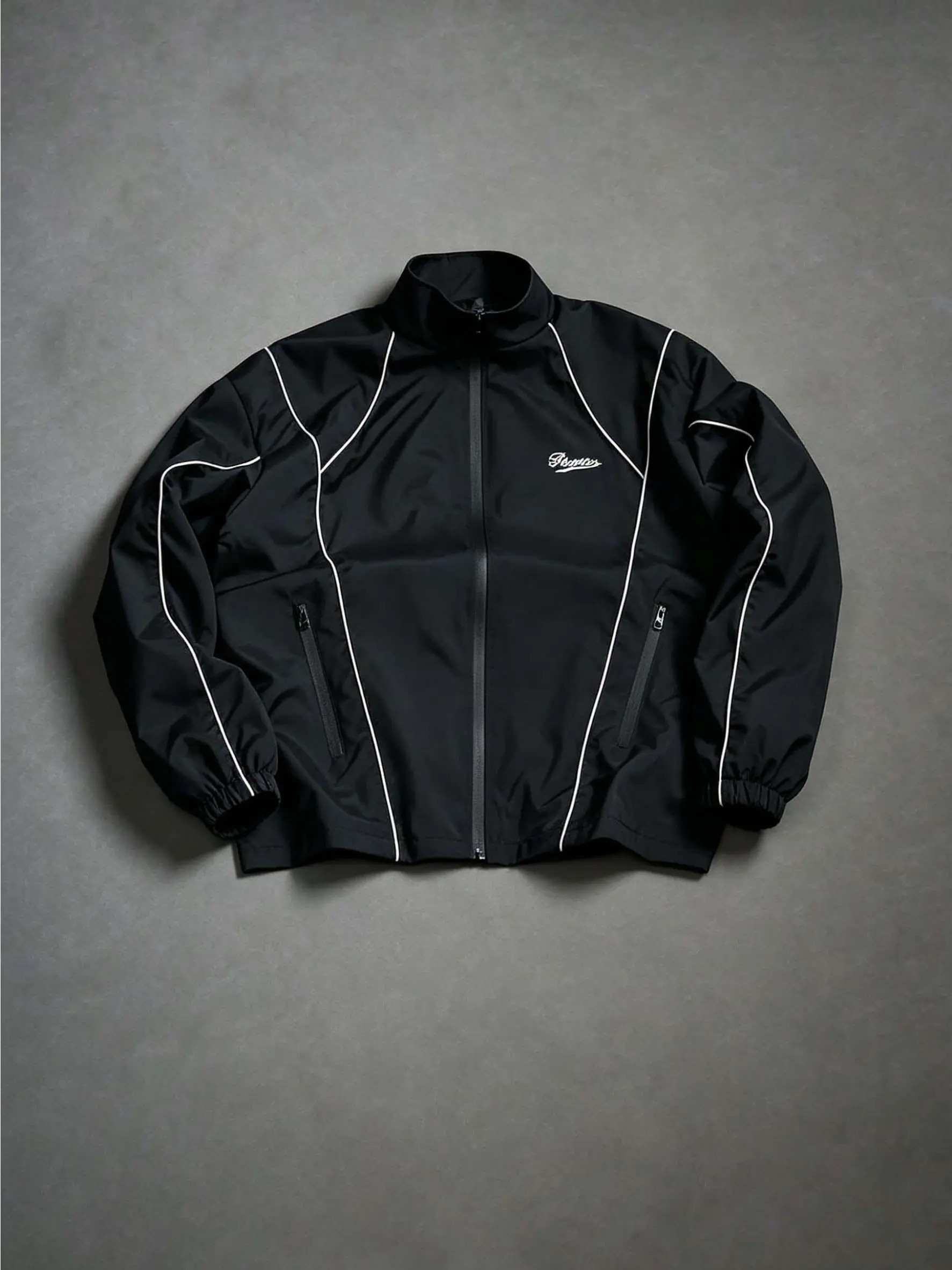 Men's Black Streetwear Baseball Jacket with White Embroidered Logo, Vintage Zip Up Varsity Coat for Men, Urban Casual Sports Jacket with Ribbed Cuffs, Trendy Hip Hop Outerwear for Spring & Fall.