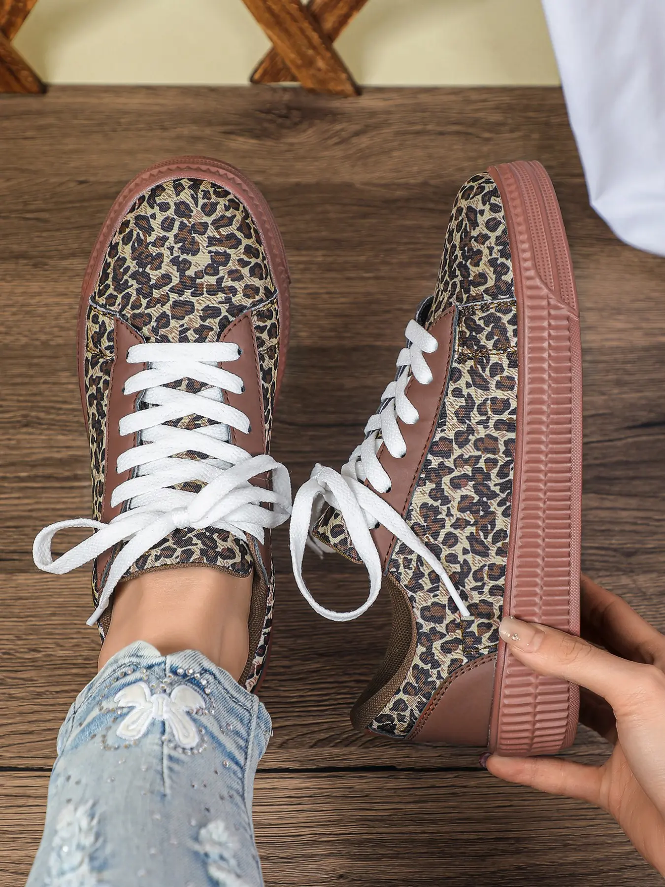 Women's Trendy Leopard Print Casual Athletic Sneakers, Trainer, Walking Shoes, Casual Fashion Shoes, Breathable Low Top Round Toe Shoes, Perfect for Parties, Travel, Sports, Outdoor Activities