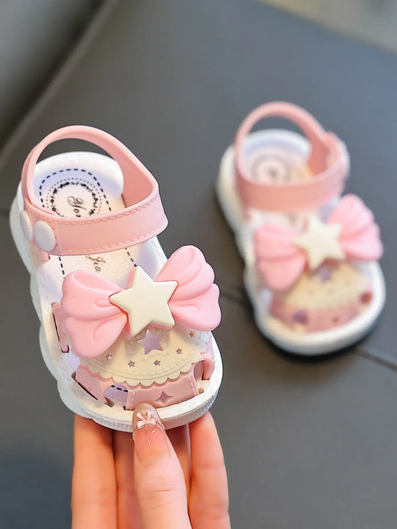 Baby Girl Sandals Spring Summer Newborn Toddler Shoes Infant Hollow Out Anti-Collision Cute Cartoon Slides Fashion Buckle Beach Shoes Baby Walking Shoes