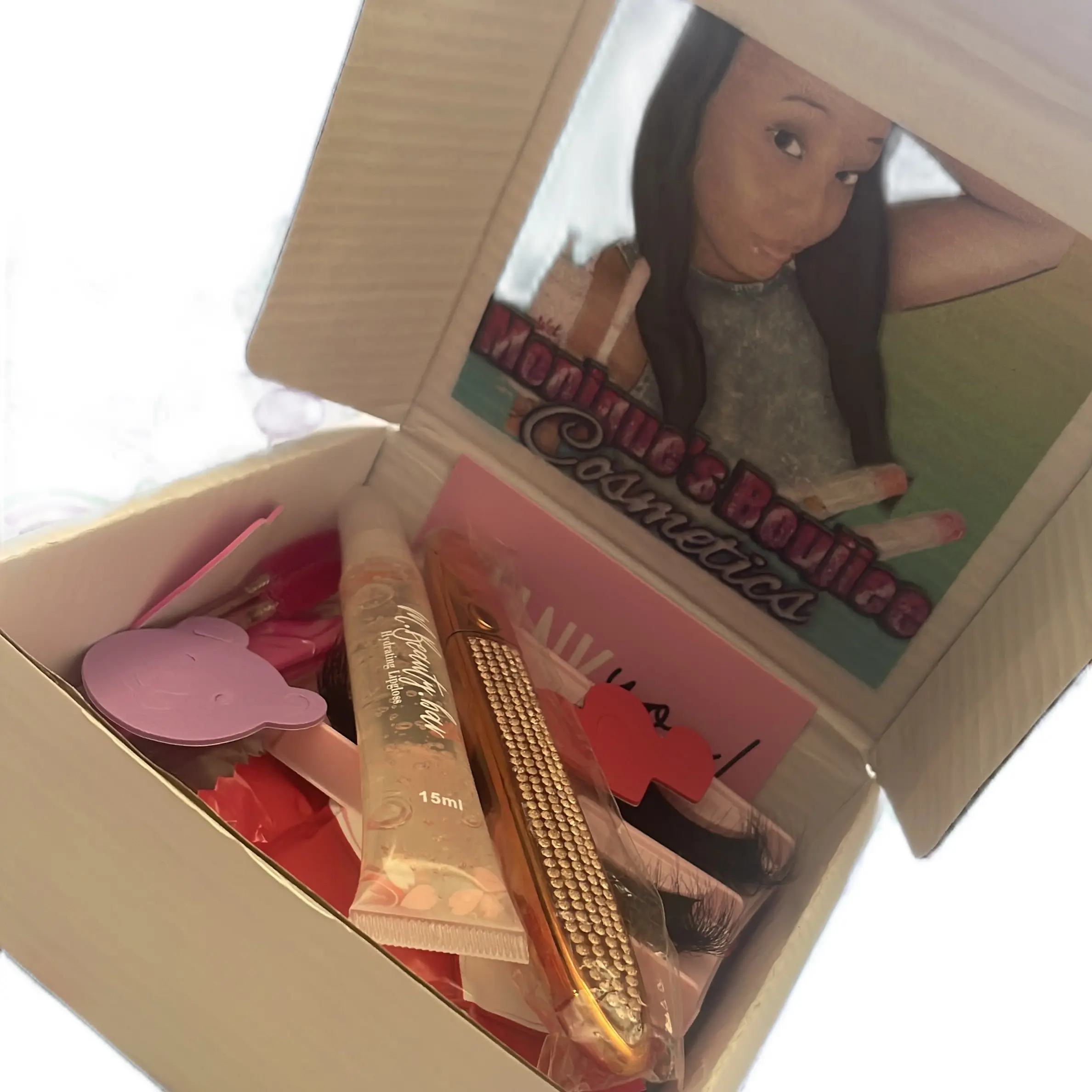 Monique’s beauty bar  Mini boujiee box lash/lipgloss
