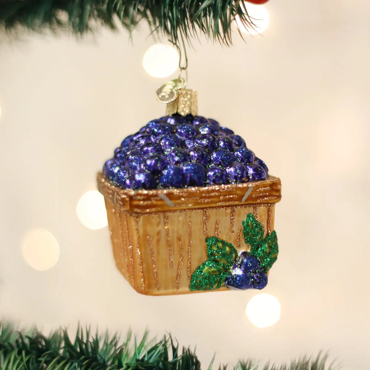 Blueberries Basket Ornament - Decorative Basket with Plump Juicy Berries, Green Leaves, Fruit Decor, Berry Motif Accent for Holiday Tree, Ideal for Anyone Who Loves Blueberries, Gift Option for Immune Support & Smoothies Themed Settings