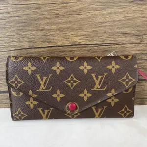 Pre-owned Louis Vuitton Monogram canvas with cowhide leather trim Shoulder Bags brown monogram long wallet with pink button closure.+little chain++
