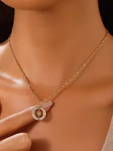 Elegant Fashionable Compass Pendant Necklace, Geometric Round Directional Clavicle Chain Jewelry Gift for Women, Perfect for Any Occasion