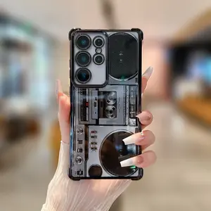 Retro Cassette Tape & Radio Pattern Phone Case, Electroplated Frame, Four-Corner Shockproof & Anti-Drop Protective Cover, Unisex Design, Ideal Vintage Holiday Gift, For Samsung S26 Plus & S26 Ultra