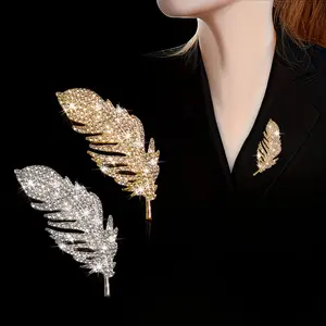 Elegant Feather Brooch with Rhinestones, Fashionable Lapel Pin, Stylish Clothing Accessory, Perfect for Dresses & Blazers, Feather Design Brooch