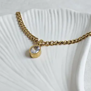 Nara Oval Pendant Necklace – 18K Gold Plated Stainless Steel