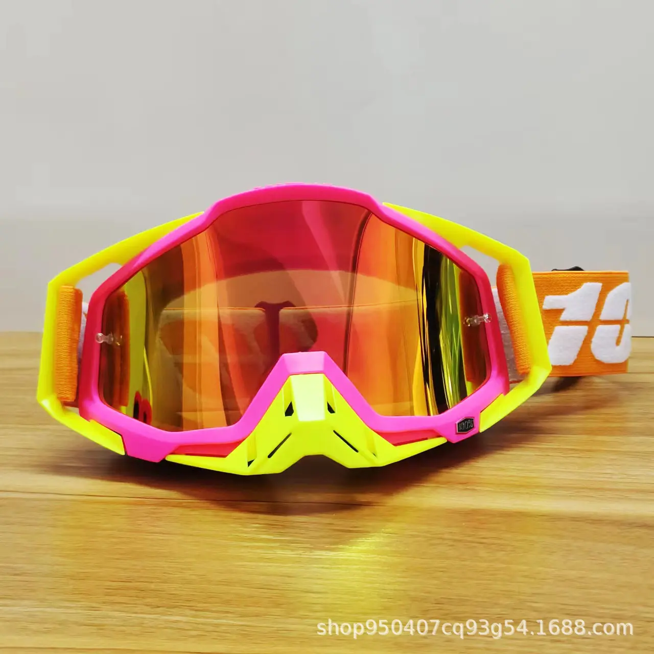 34 Pink Frame Yellow Nose   magenta Tabl