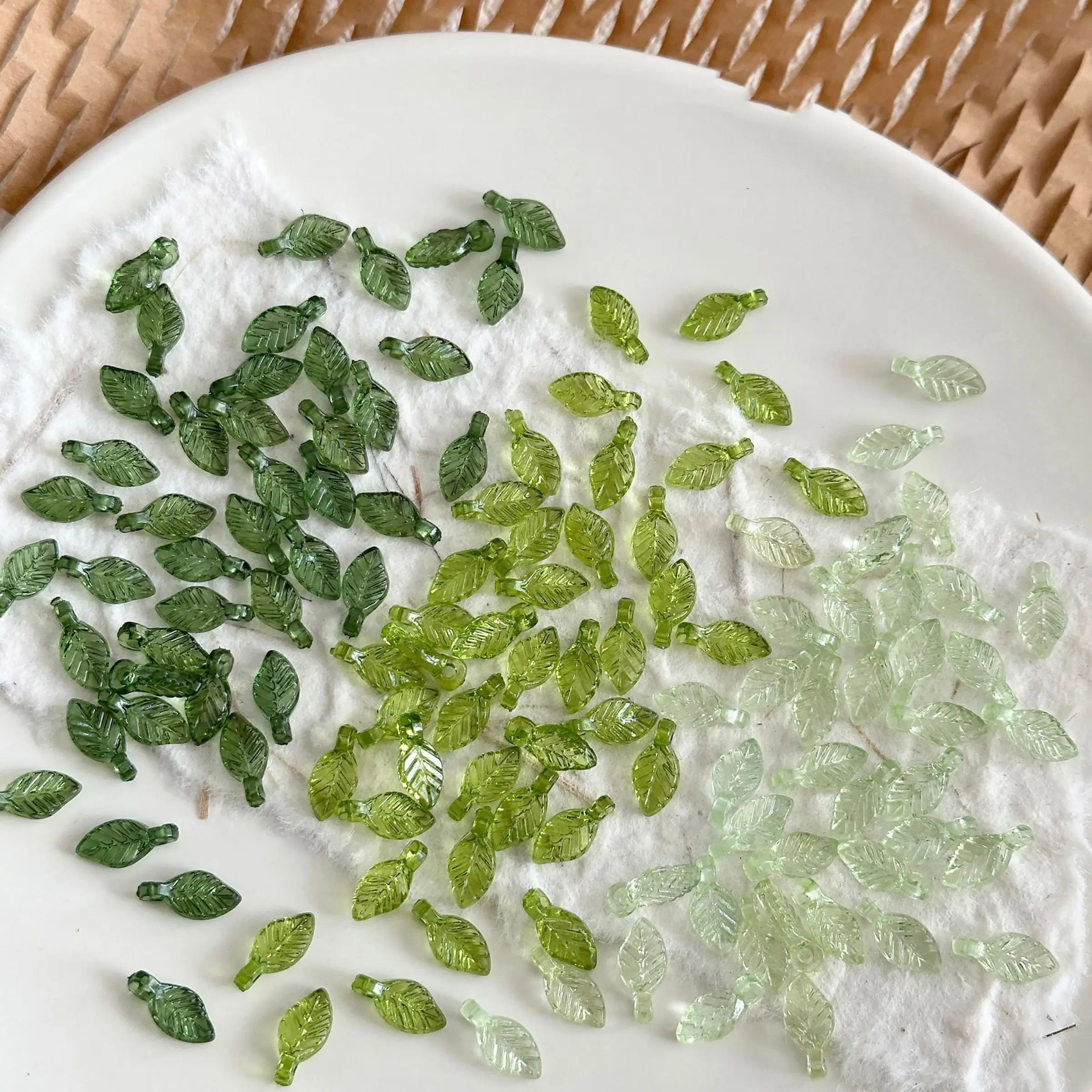 100 Acrylic Mini Leaf Beads, DIY Handmade Jewelry Making Supplies, DIY Jewelry Decoration, Decorative Bracelet Necklace Accessories, Craft Materials, DIY Beading Accessories