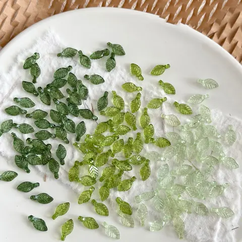 100 Acrylic Mini Leaf Beads, DIY Handmade Jewelry Making Supplies, DIY Jewelry Decoration, Decorative Bracelet Necklace Accessories, Craft Materials, DIY Beading Accessories