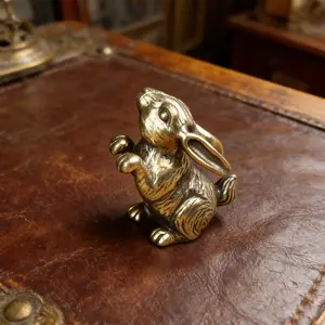 Vintage Metal Rabbit Ornament Statue Personalized Lucky Rabbit Small Desk Decor for Office Year of the Rabbit