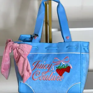 Juicy Couture Retro Strawberry Daydreamer