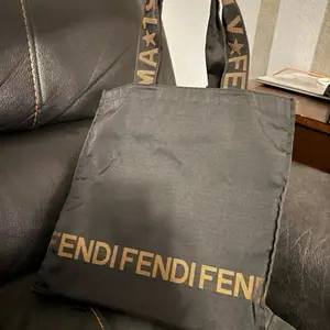Pre-owned FENDI canvas Tote Bags PreOwned Logo Tote – Black & Gold