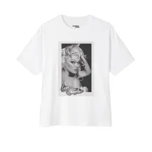 Pamela Anderson Vintage Graphic Tee - Retro 90S Aesthetic Shirt For Nostalgic Fashionistas