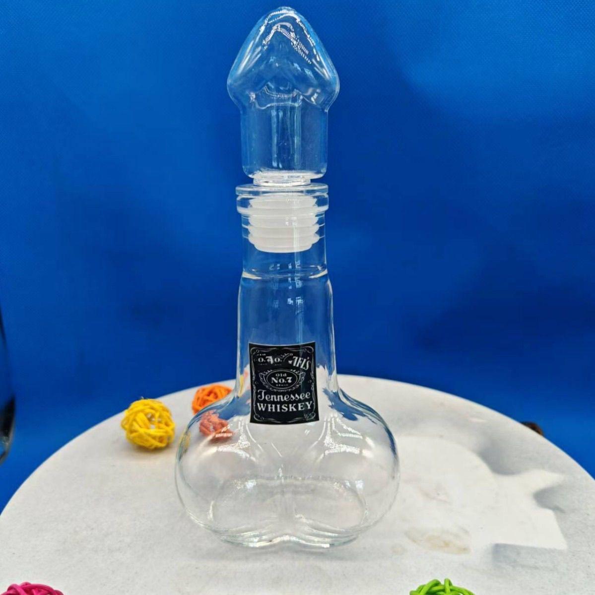 Creative Whiskey Bottle Glass Ornament - Stylish & Playful Décor - Exclusively for Men - Eco-Friendly Materials - An Ideal Gift for Fathers - Glass Decanter (Suitable for Brandy, Wine, Vodka) - Unique & Personalized Corporate Gift - Versatile Glass Bottle