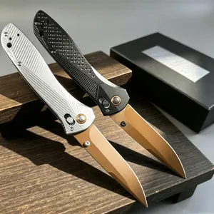H710 Taschenmesser mit strukturiertem, gestreiftem Griff zeichnet sich durch seine robuste und langlebige Konstruktion aus und eignet sich perfekt für Outdoor-Aktivitäten und den täglichen Gebrauch.