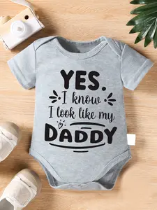 Unisex Baby "Yes I Know I Look Like My Daddy" Short Sleeve Gray Bodysuit, Funny Quote Newborn Romper