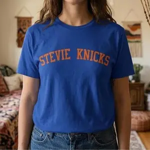 Taylor-Inspired Stevie Knicks Shirt Retro Basketball Fan Tee Celebrity-Inspired Graphic T-Shirt Game Day Outfit Sports Fan Gift