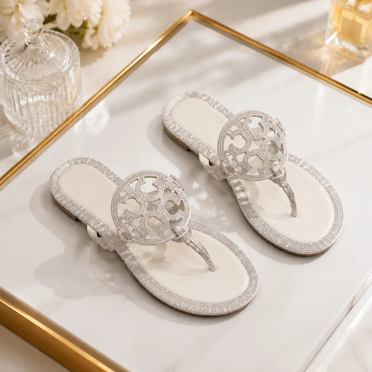 Women’s Rhinestone Flip Flops, Elegant White Crystal Flat Sandals, Sparkle Thong Slides for Summer Beach Vacation & Casual Wear