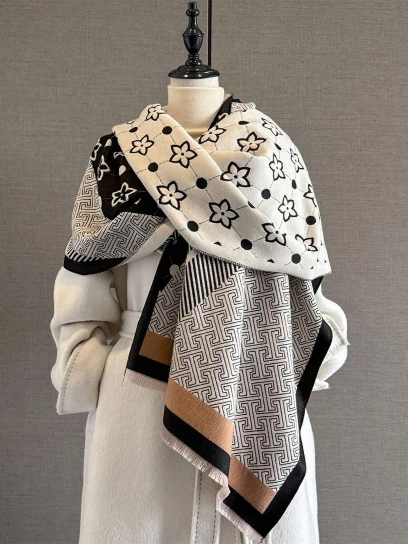 1pc Elegant Clover Jacquard Design Faux Cashmere Warm Scarf For Women, Suitable For Air-Conditioned Rooms, Fashion & Versatile Neck Warmer For Autumn/Winter For Dress, Soft Warm Shawl, Shawl Wrap