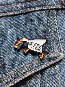 Cartoon Duck Design Brooch, Cute Rainbow Flag Decor Badge, Fashion Alloy Badge for Clothes Backpack Hat Bag Decor, Trendy Exquisite Brooch for Birthday Gift, Hat Pins, Fashion Accessory