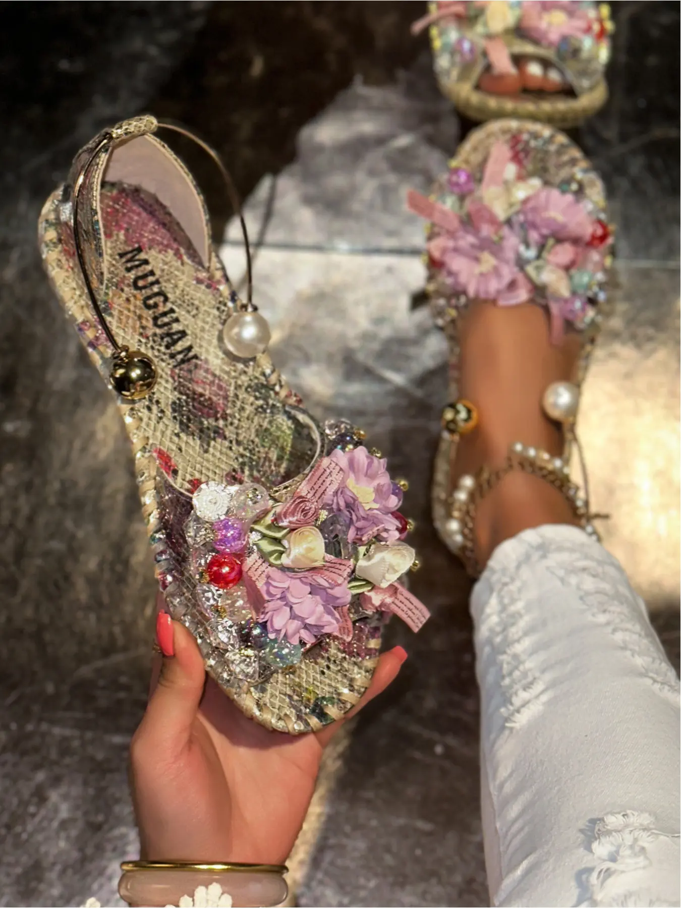 Bohemian Handmade 3D Fabric Flower Rhinestone Flat Sandals Boho Sandals Elegant Fashionable Sandals Floral Two-Way Slippers Vacation Style Rope Sole Women's Shoes