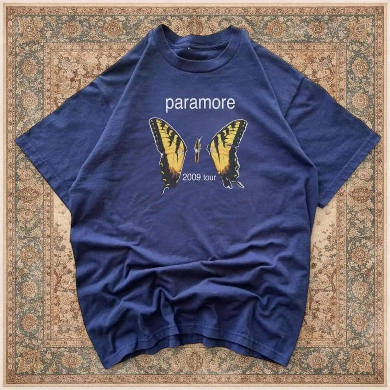 Paramore T-shirt Vintage Paramore 2009 Tour Butterfly Graphic Tee, Retro Emo Pop Punk Band Shirt, Loose Fit Unisex Top