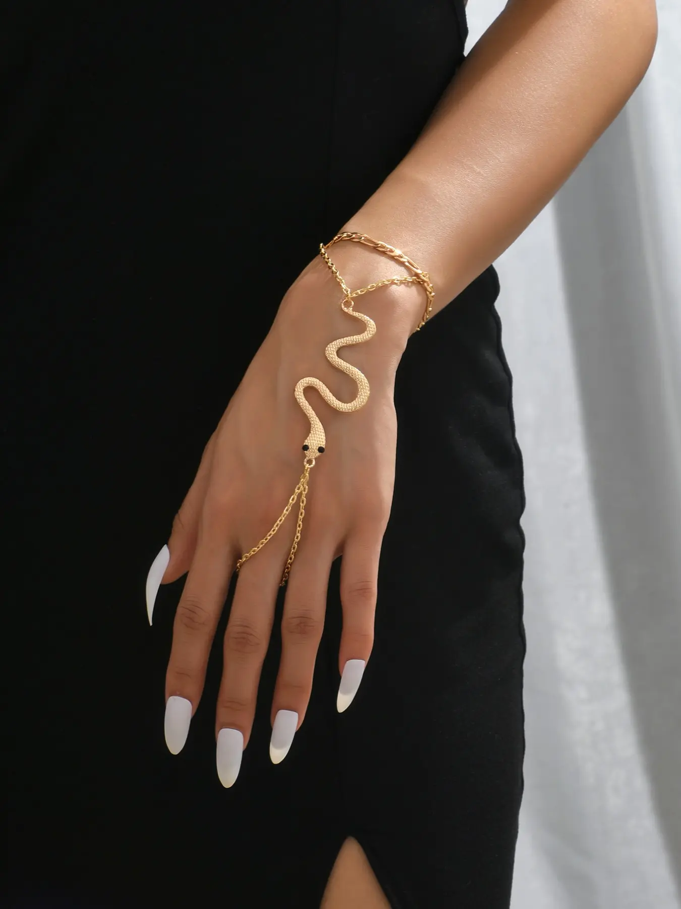 Cool Snake Shape Wind Standalone Snakeskin Finger Bracelet Ring Chain, Unique Design Back Hand Jewelry Accessory, Alloy Bracelet, Snake Pattern Bracelet, All Seasons Bracelet, Durable Bracelet, Fashionable Bracelet Style