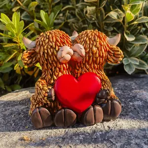 1PCS Valentine's Gift for Her/Him, Highland Cow Valentine's Gift for Couples, Cute Animal Design, Heart Resin Figurine Set, Decorative Figurines, Anniversary Gift & Heart-Shaped Home Desk Decor, Mother's Day, Christmas Gift