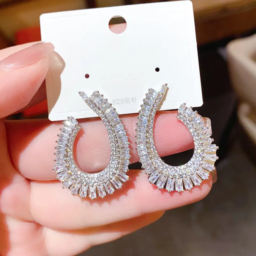 Dainty Light Luxury Zircon Oval Teardrop Stud Earrings Niche Minimalist Elegant High-End Aesthetic for Everyday Wear or Special Occasions