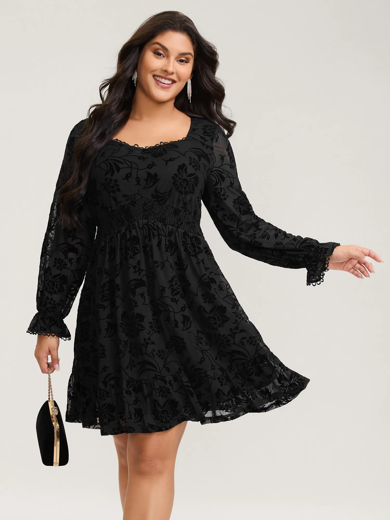 BloomChic Women's Dark Aesthetic Party Dress, Smooth Woven Garment with a Heart Neck, Long Lantern Sleeves, Lace Trim and Side Pockets, Spandex, Long Sleeve, Festival, Bachelorette Party