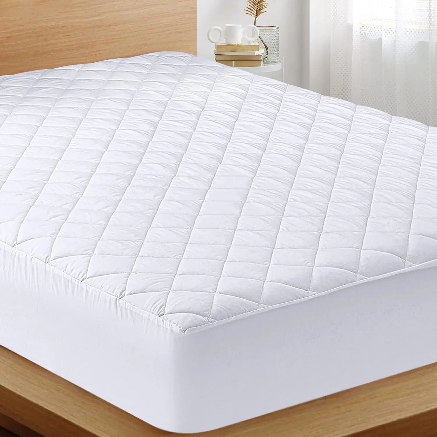 Quilted Fitted Queen Mattress Pad Soft Elastic Fit Mattress Protector Stretches Deep Up to 16 Inches Durable White Fiberfill Polyester