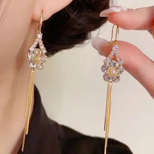 Elegant and ultra-shiny full-diamond floral long tassel earrings DDES0401 for women, exquisite and versatile, slimming ear hooks, 14K gold-plated