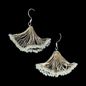 Handwoven metal-style earrings with copper wire strands and rice beads; drop earrings. Original design for men and women—ideal as birthday gifts, party favors, souvenirs, and unique jewelry gifts.