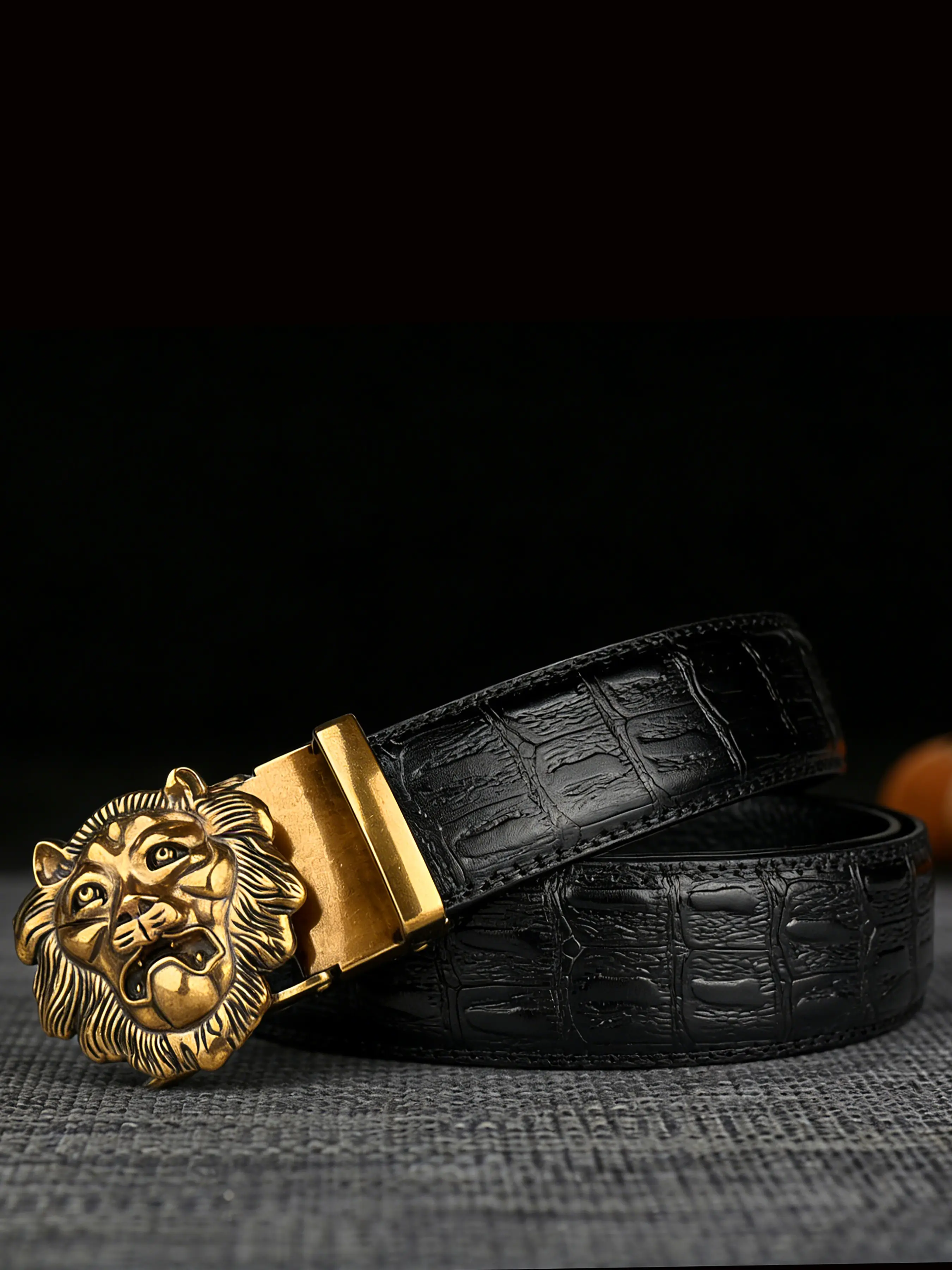 Men's retro style business belt with lion head relief, 3.5cm/1.38in wide black coffee embossed belt, adjustable length, suitable for Halloween gifts, daily commuting, parties and dances, Pu Leather Belts