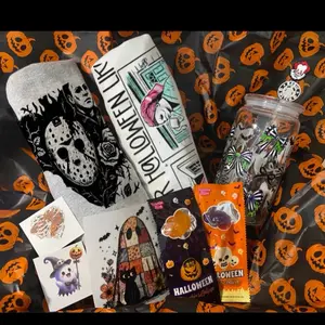 Horror Movie Spooky Box Halloween Variety - Includes 2 Horror T-Shirts, Striped Bow Cup, and other festive treats Unisex