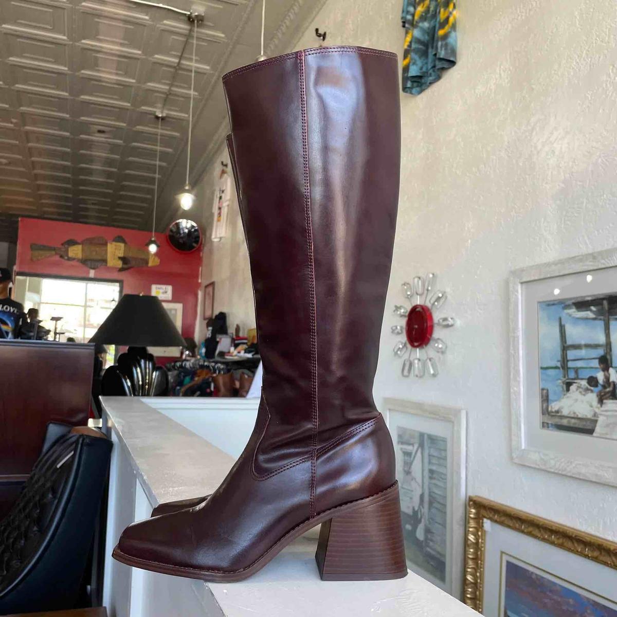 Item: Black Leather, 8-1/2 Wide