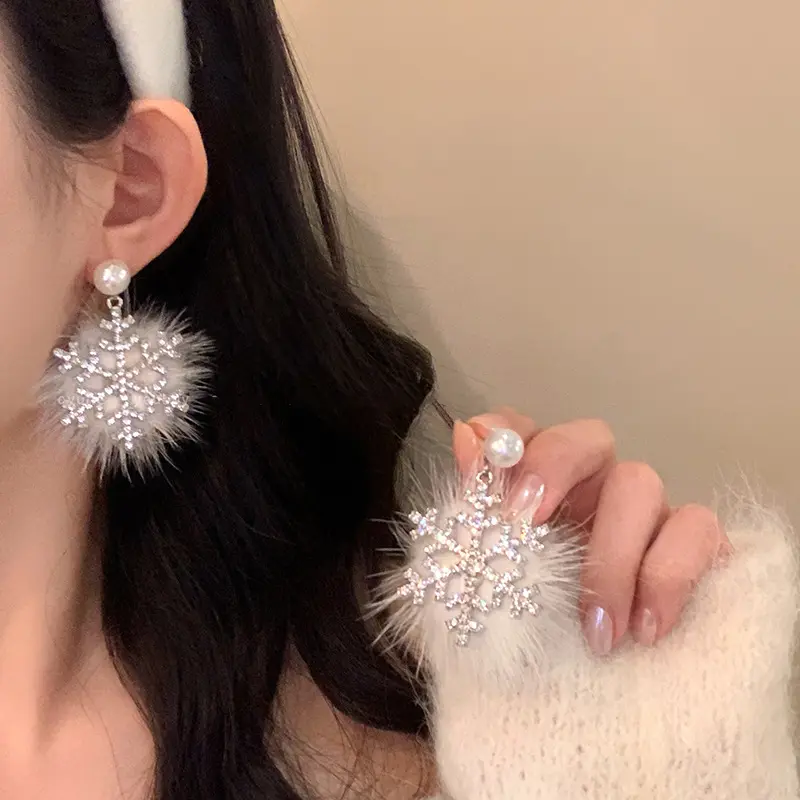 Christmas Atmosphere Autumn Winter Plush Snowflake Earrings for Women Light Luxury Elegant Fluffy Christmas Ear Accessories