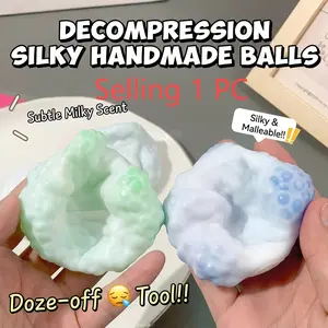 Light-colored gradient cloud-shaped stress-relieving squeeze toy, Soft Squishy Silicone, mini and portable, soft and durable, won't easily deform when squeezed or stretched, perfect for office desks, parties, or home