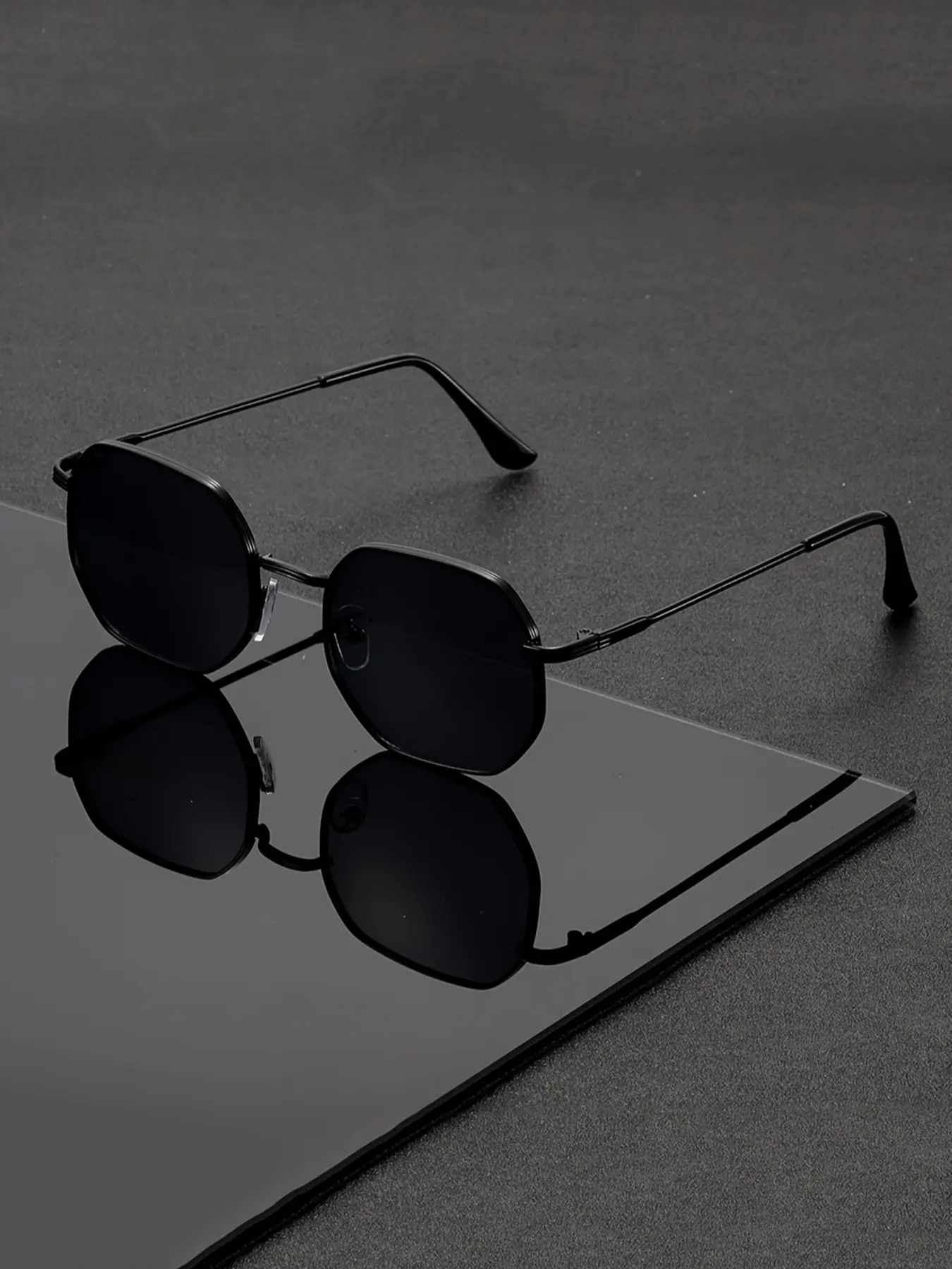 Elegant Geometric Metal Frame Glasses, Classic-Style Stylish Glasses with Timeless Design for All Face Shapes, Perfect for Photography and Music Festivals