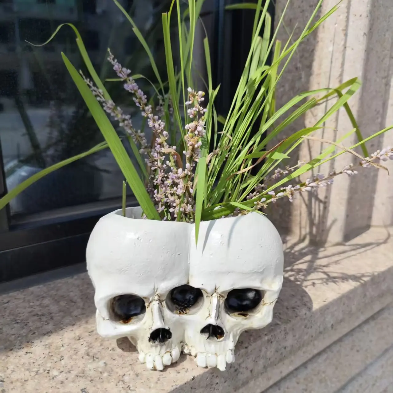 Halloween Skull Head Planter Pot, Creative Desktop Decoration, Resin Flower Pot Craft Dark Style Home Decor, Suitable for Succulents & Small Plants