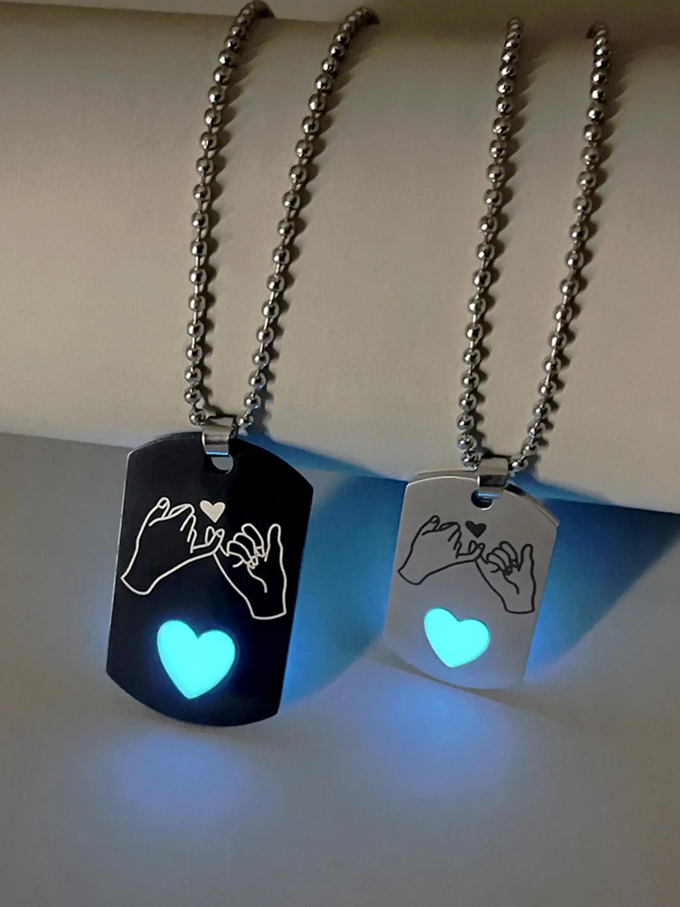 Luminous Couple Necklace, Matching Necklace, Heart & Hand Design Pendant Love Necklace for Women & Men, Fashion Jewelry for Party, Daily Decor, Trendy Exquisite Jewelry for Birthday Gift, Valentine's Day, Gift
