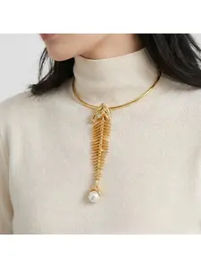 European and American diamond-inlaid fishbone pendant collar, fashionable temperament exaggerated necklace, personalized accessories, niche design
