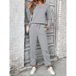 Two-piece solid-color sweatshirt set featuring a crewneck sweatshirt and casual pants; sporty and warm with long sleeves, versatile enough for all four seasons.